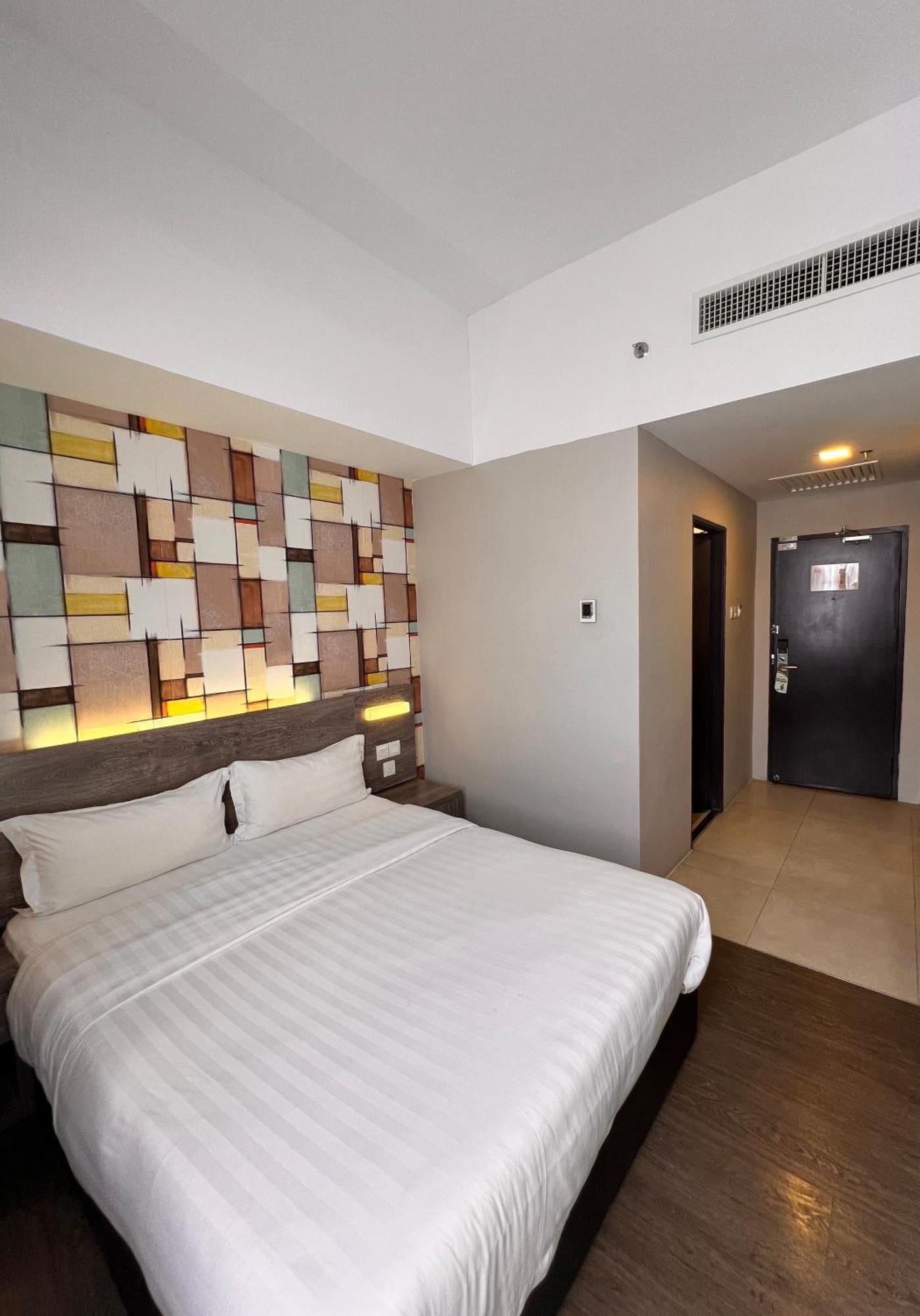Ajang Hotel Miri Exterior foto