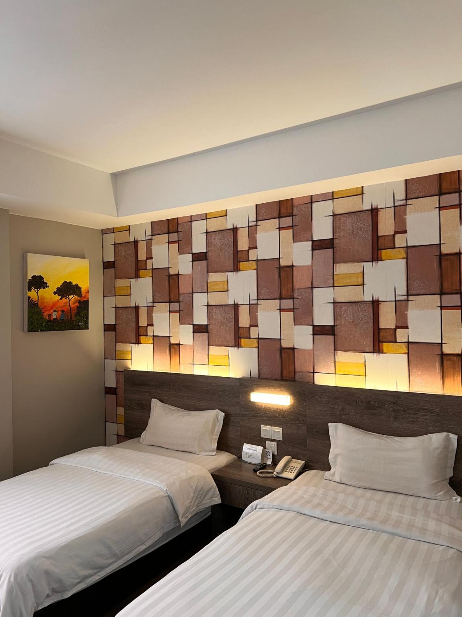 Ajang Hotel Miri Exterior foto